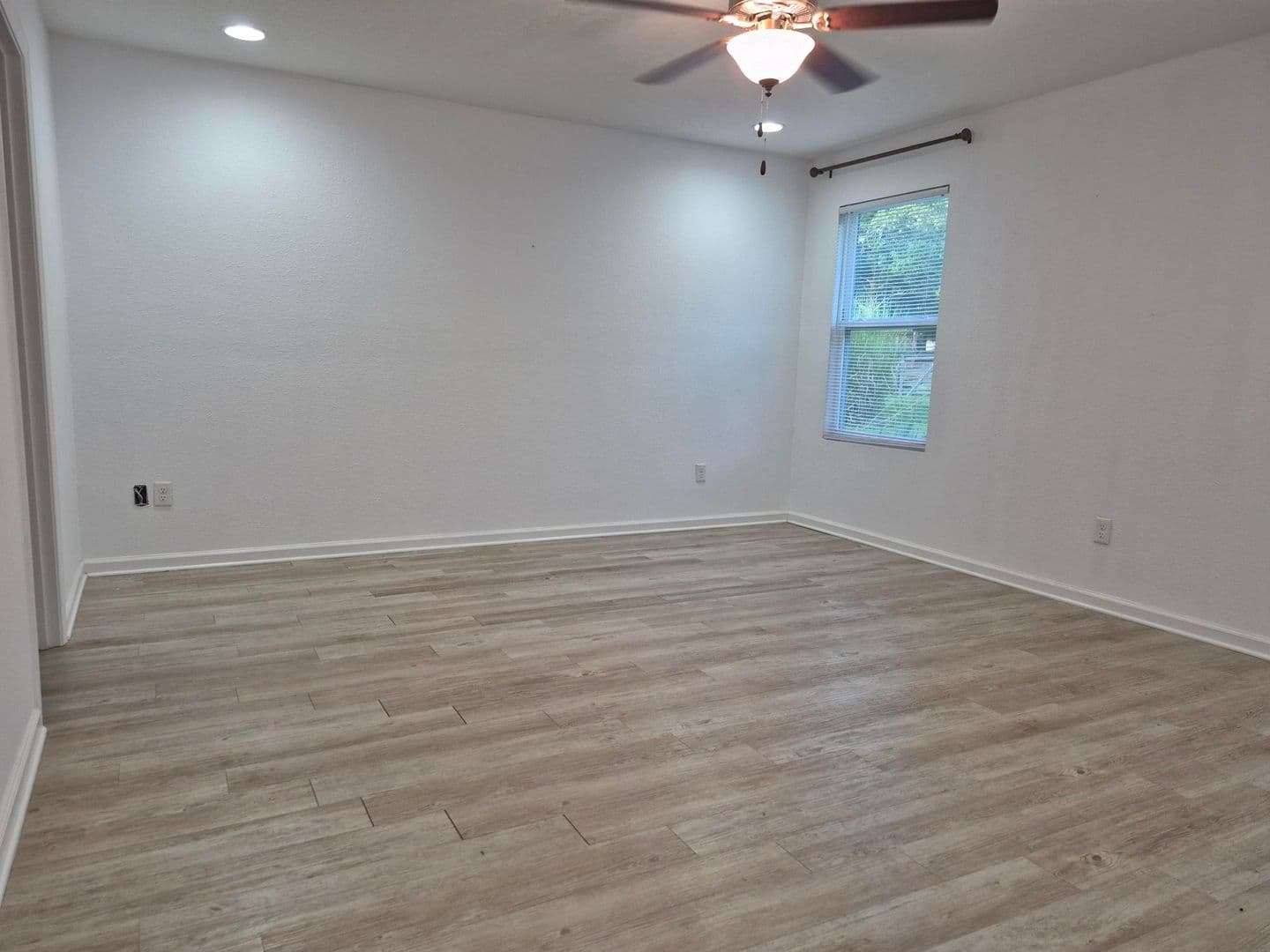 Jacksonville House: 6806 Old Middleburg Rd. South