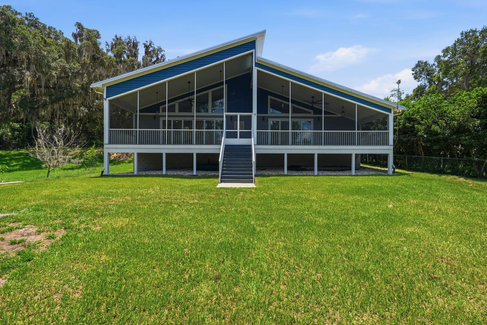 Melrose House: 22826 NE 69th Ave (HOI)