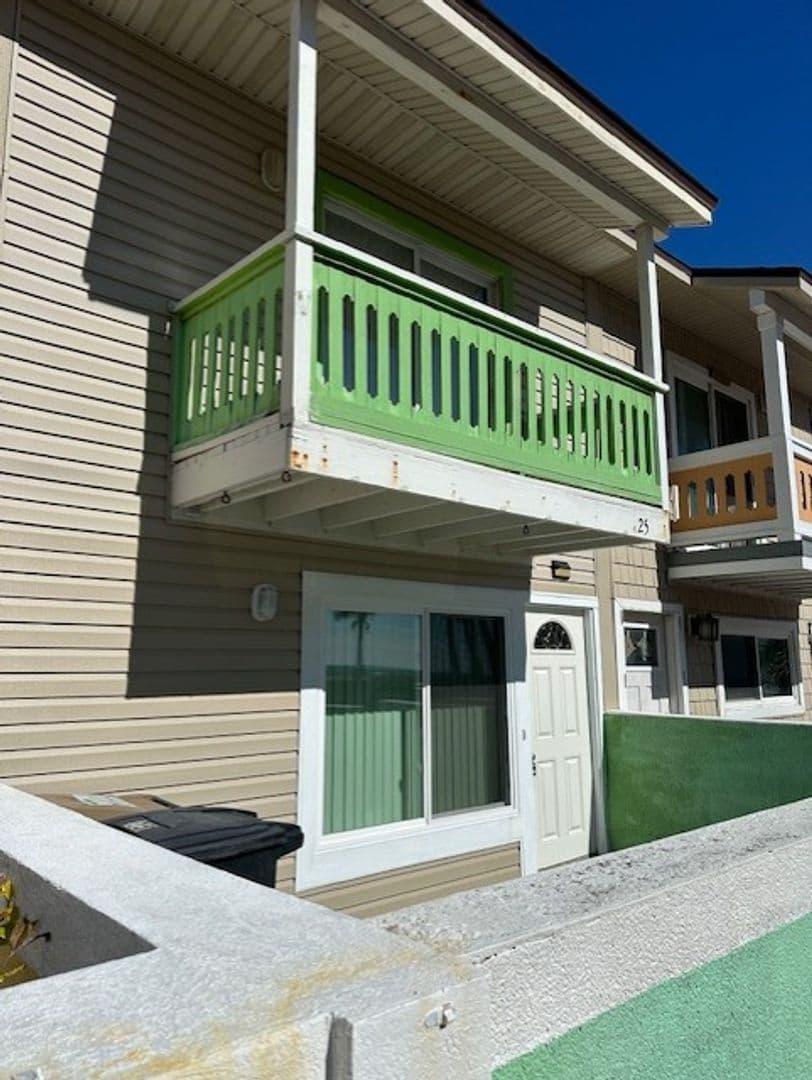 Atlantic Beach House: 25 10th Street