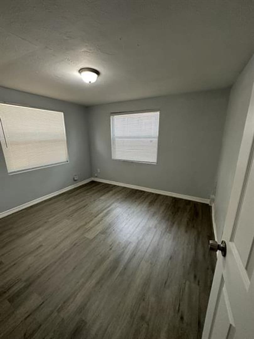 Jacksonville House: 9050 7th Avenue