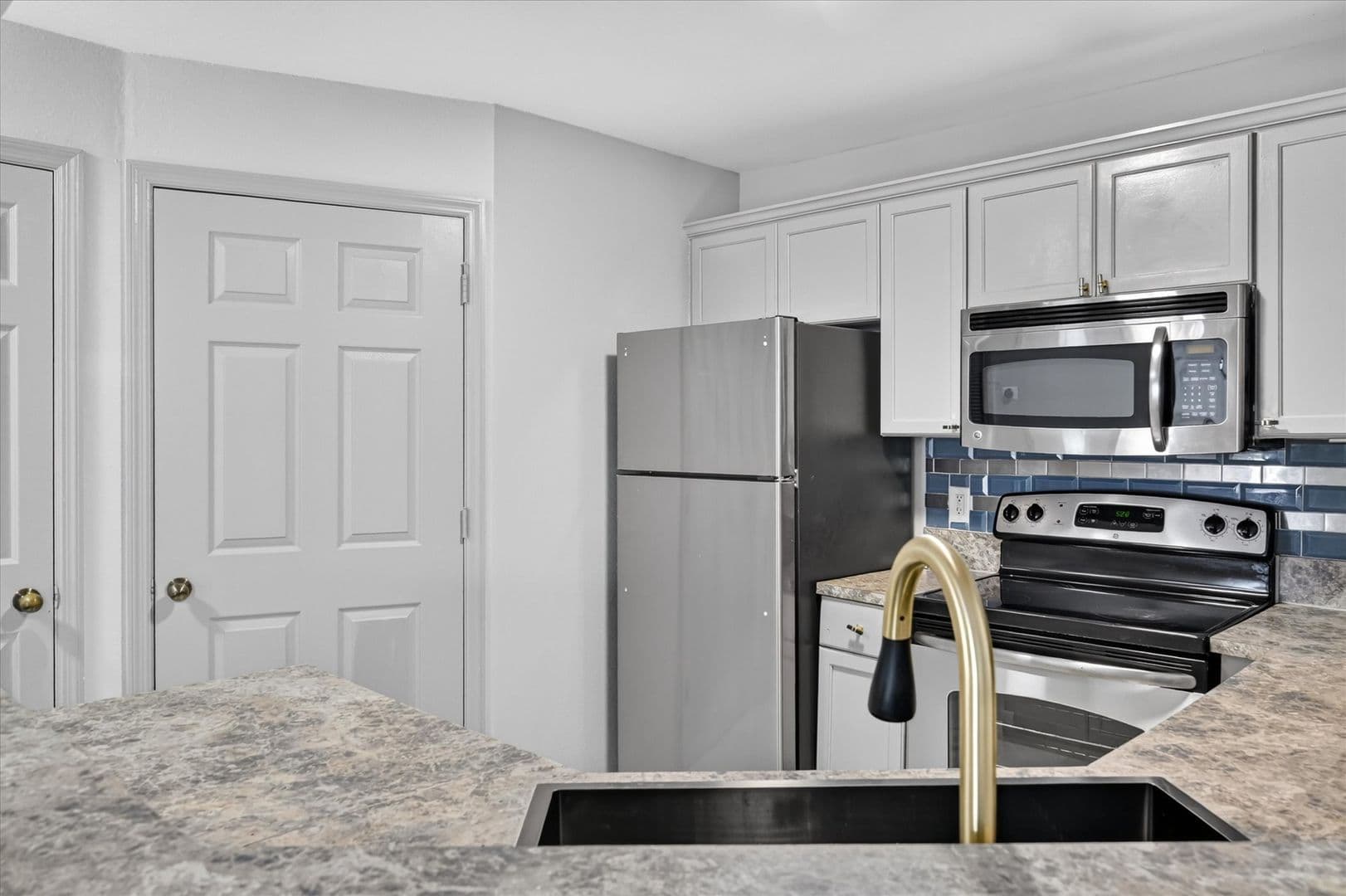 Jacksonville Apartment: 10961 Burnt Mill Rd 436