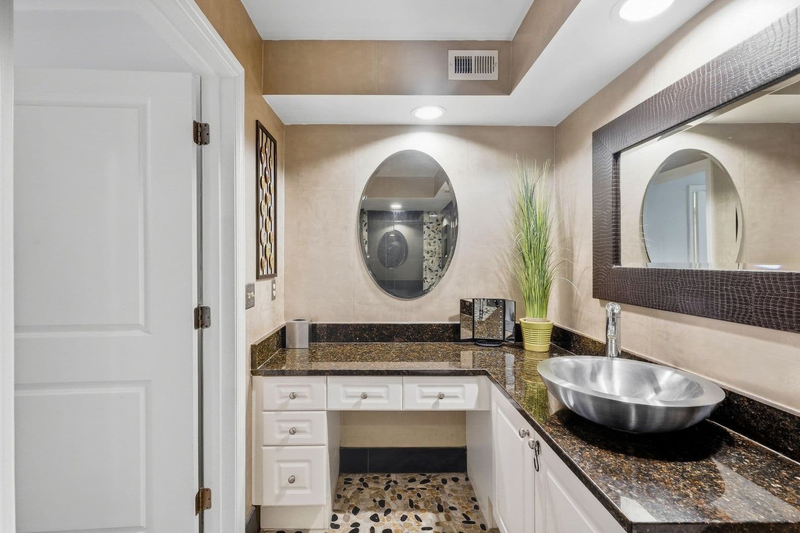 Jacksonville Apartment: 400 E Bay Street #410
