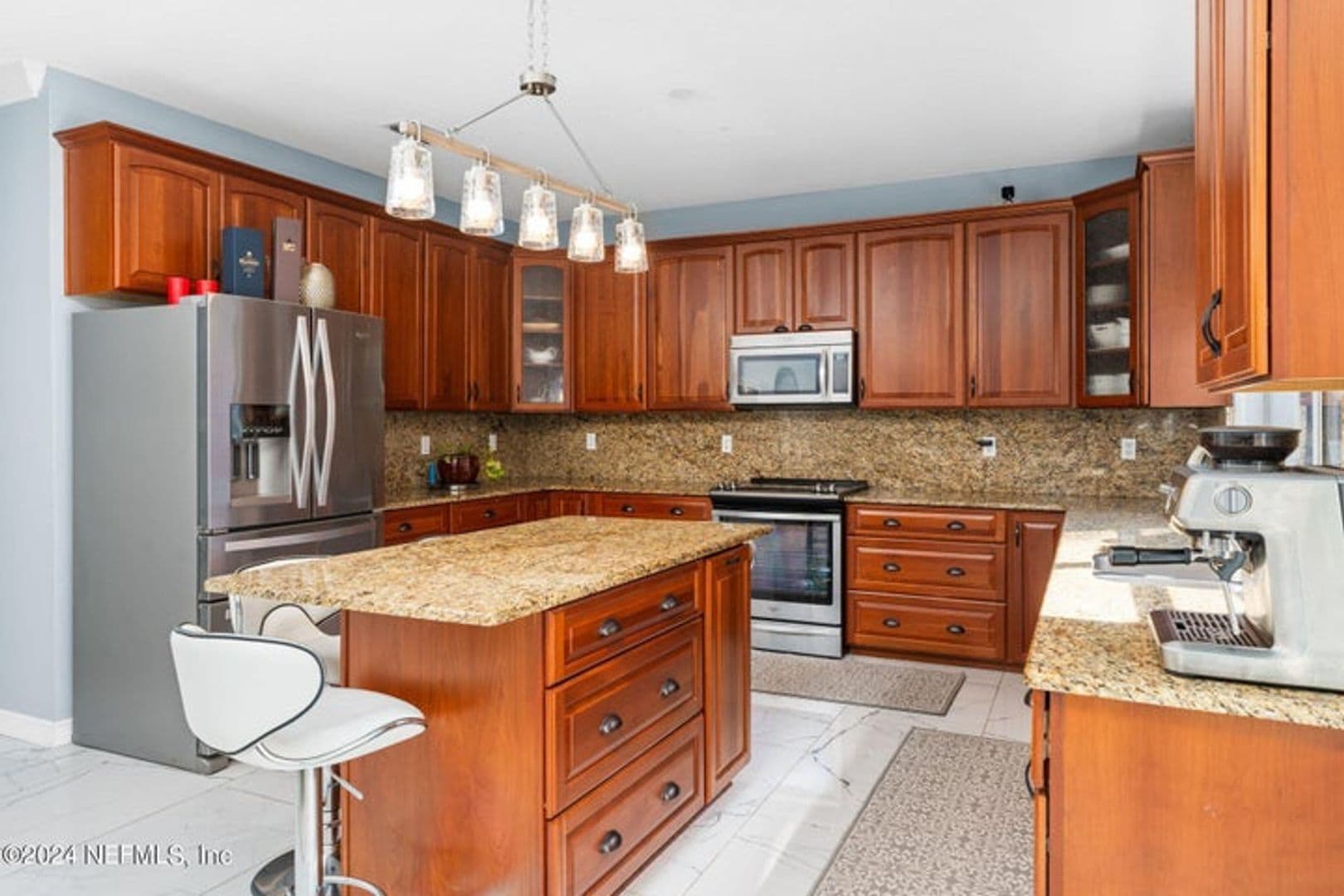 St. Johns House: 425 OAK POND Drive (TP)