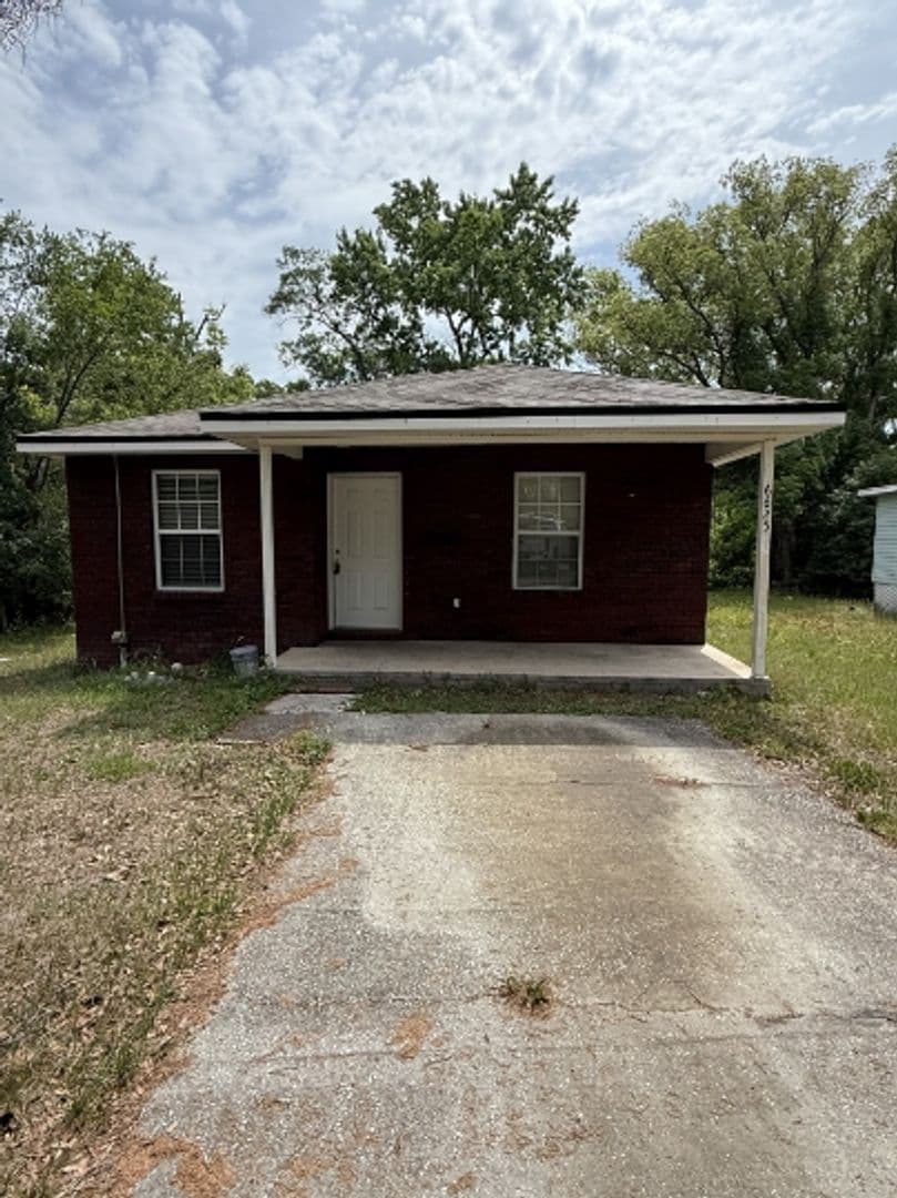 Jacksonville House: 6625 Vermillion Street