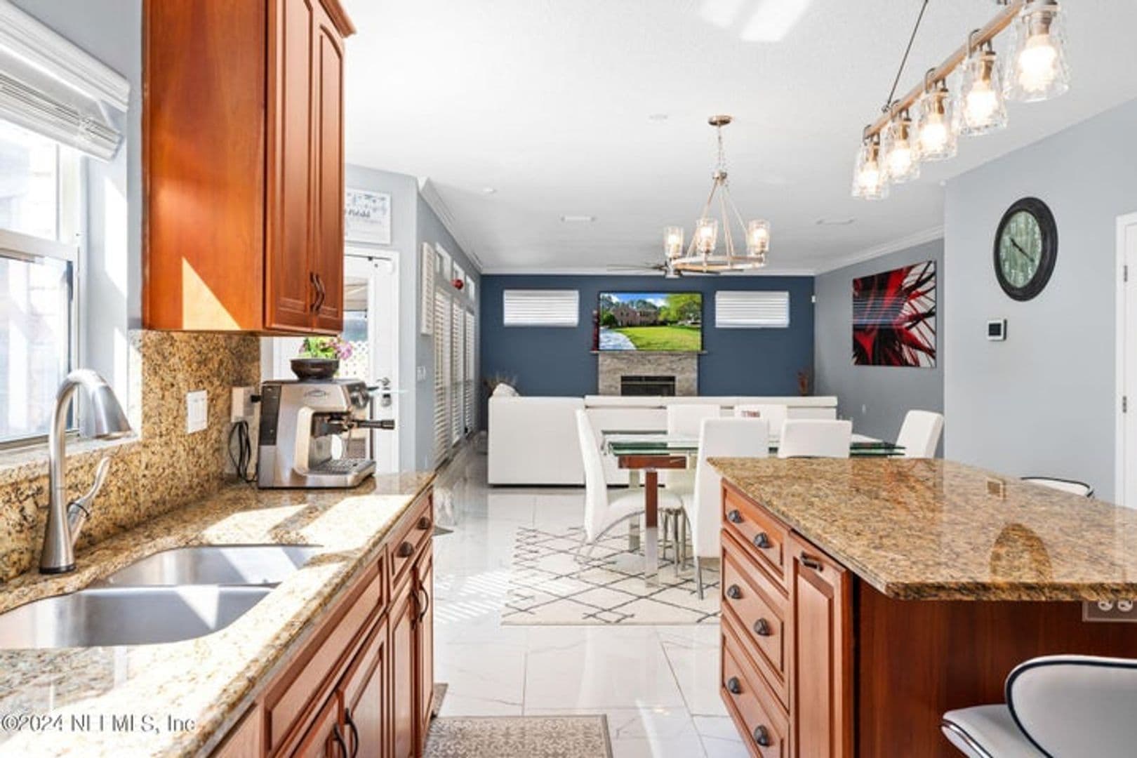 St. Johns House: 425 OAK POND Drive (TP)