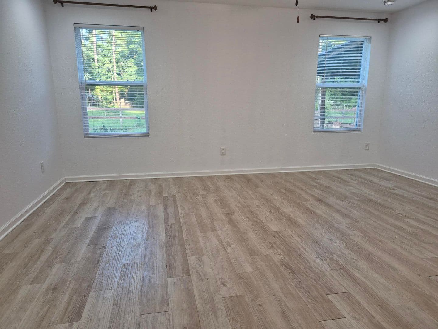 Jacksonville House: 6806 Old Middleburg Rd. South