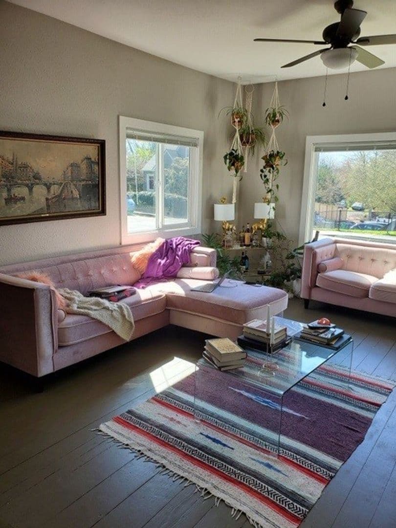 Olympia House: 402 Quince St Ne