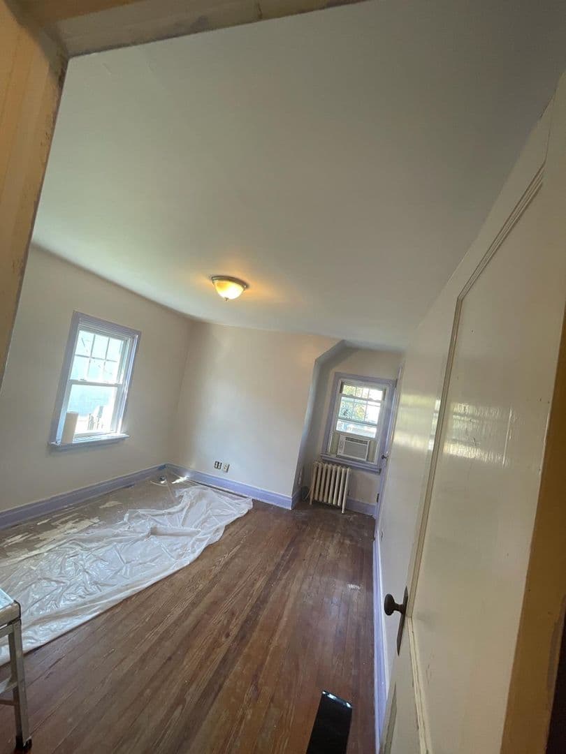 Middletown House: 235 Adelia St