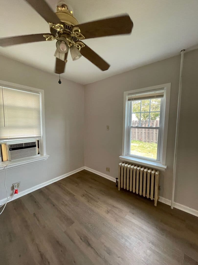 Middletown House: 235 Adelia St