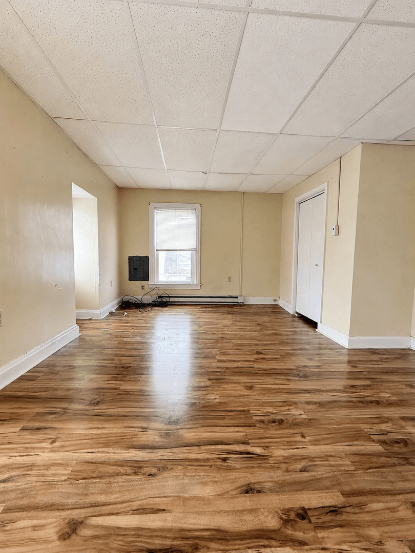 Middletown Apartment: 166 Nissley St