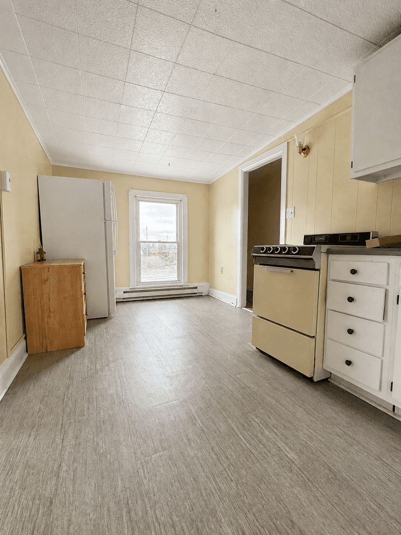 Middletown Apartment: 166 Nissley St