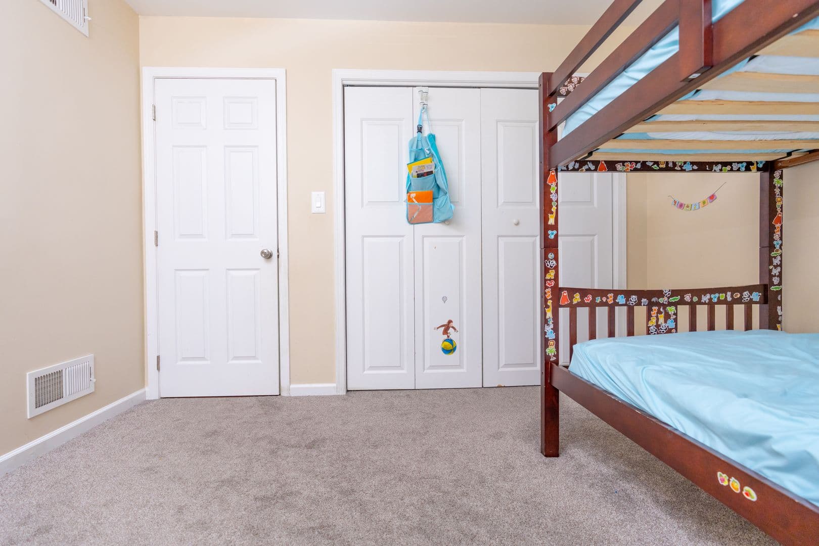 Elizabethtown House: 2072 Sheaffer Rd