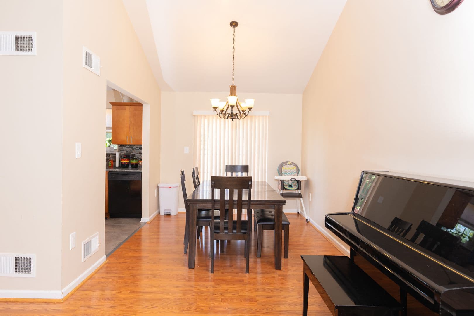 Elizabethtown House: 2072 Sheaffer Rd