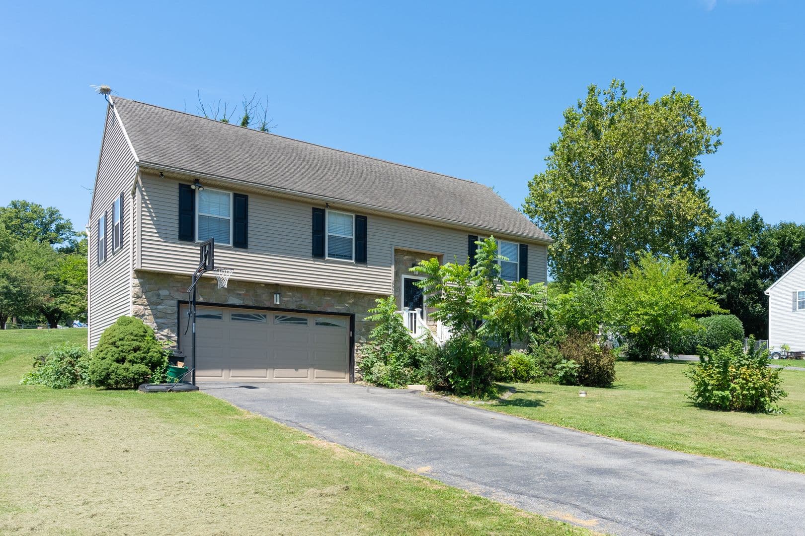 Elizabethtown House: 2072 Sheaffer Rd
