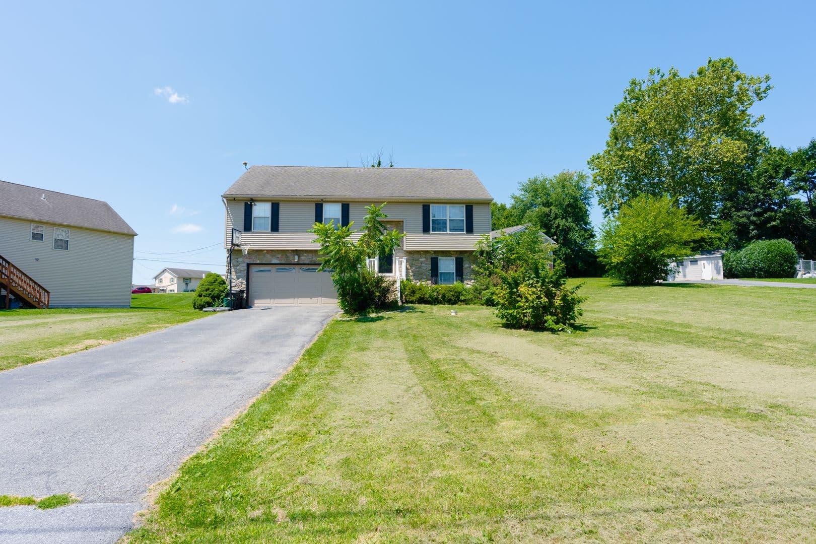Elizabethtown House: 2072 Sheaffer Rd