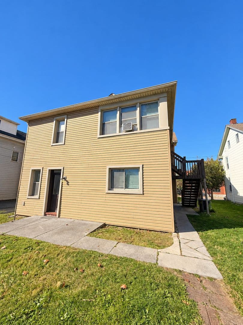Elizabethtown Apartment: 154 E High St