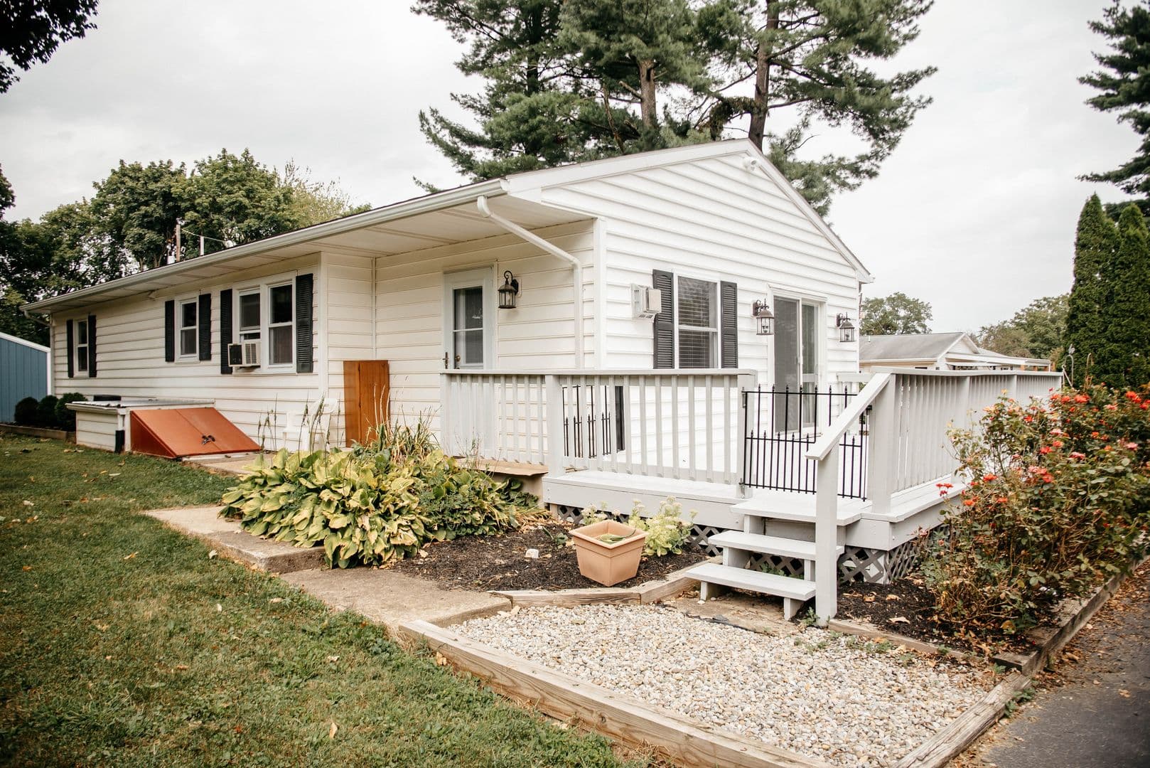 Harrisburg House: 7689 Dove Dr