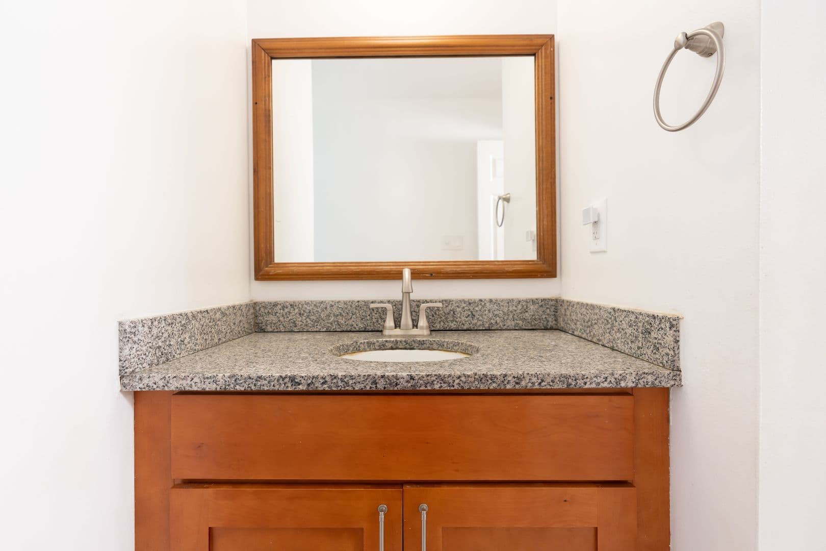 Elizabethtown House: 2072 Sheaffer Rd