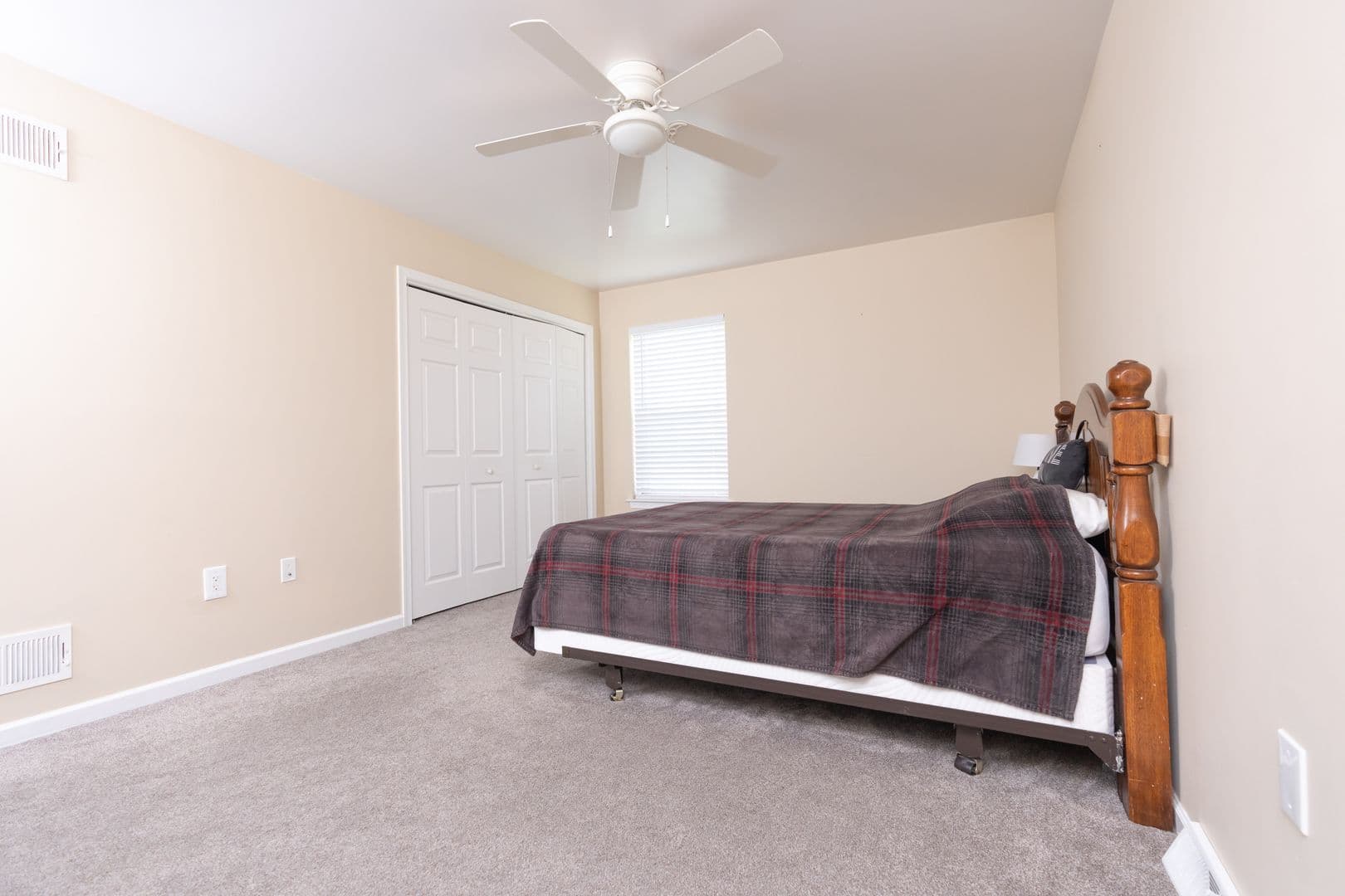 Elizabethtown House: 2072 Sheaffer Rd