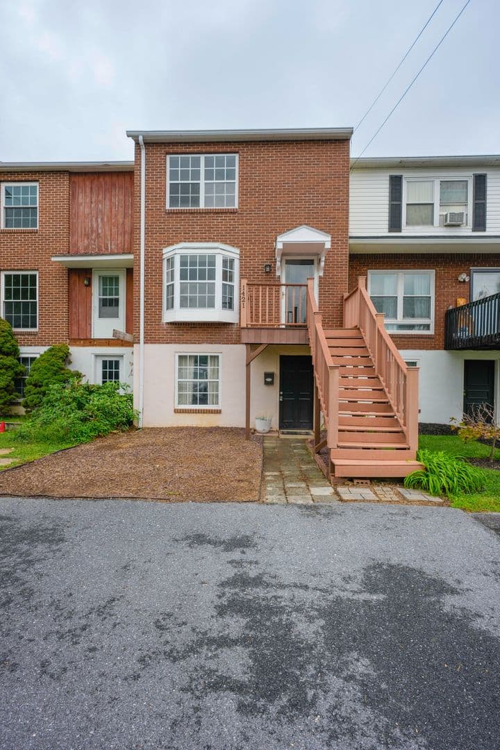 Hershey House: 1421 E Caracas Ave