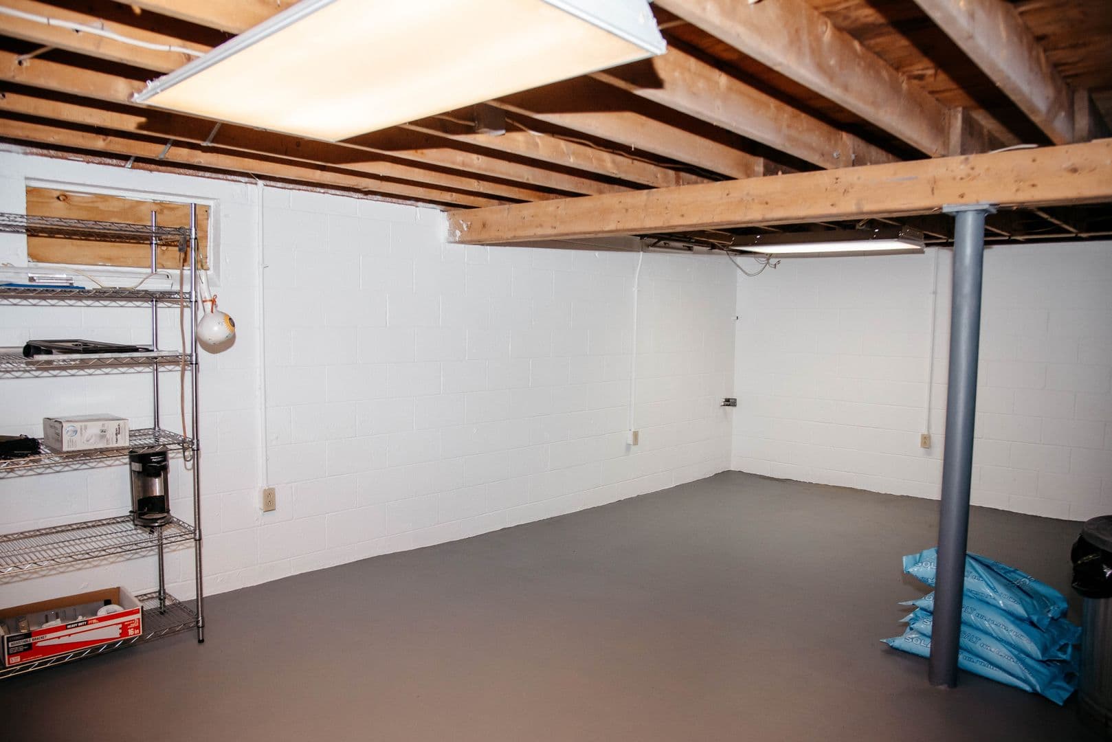Harrisburg House: 7689 Dove Dr