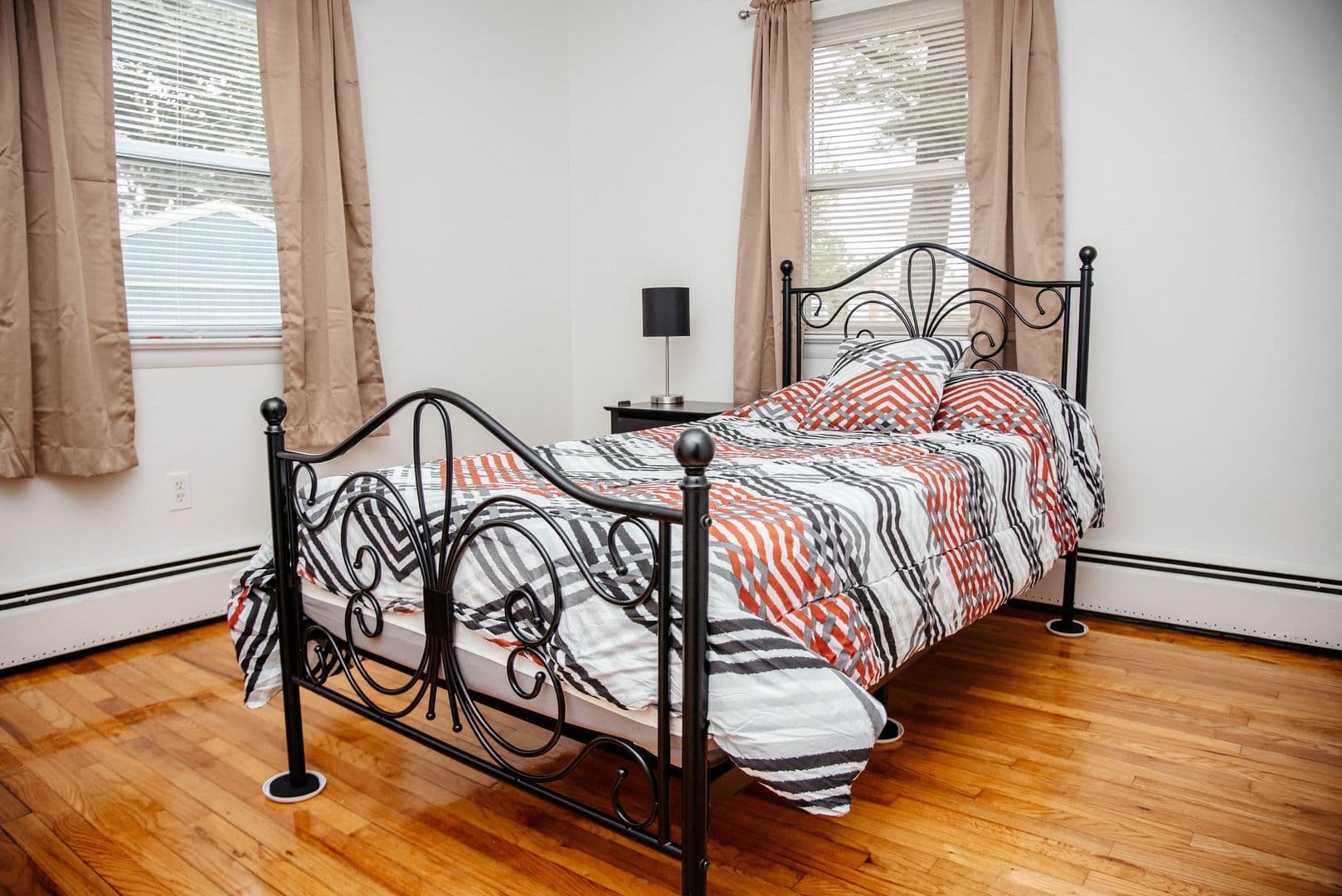 Harrisburg House: 7689 Dove Dr