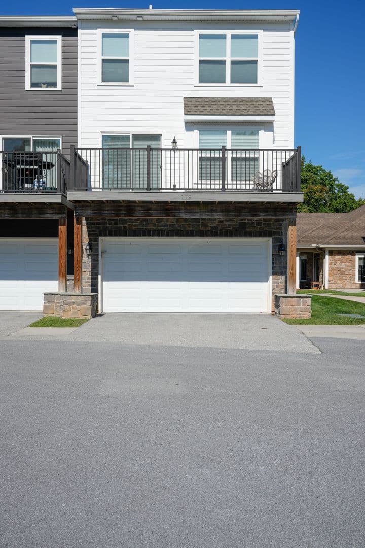 Hummelstown House: 119 High Pointe Dr