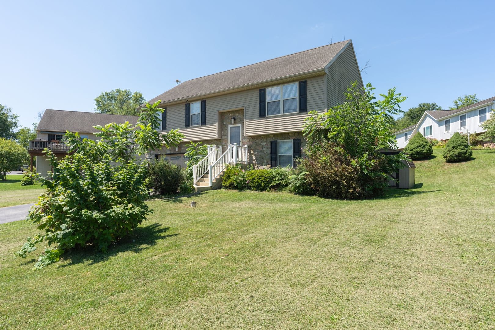 Elizabethtown House: 2072 Sheaffer Rd
