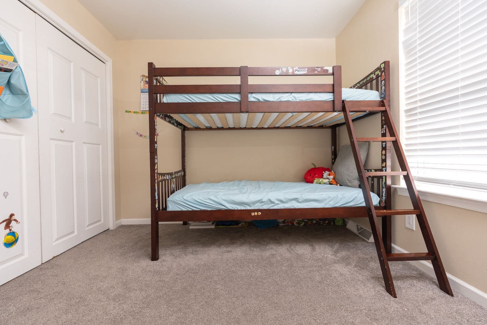 Elizabethtown House: 2072 Sheaffer Rd