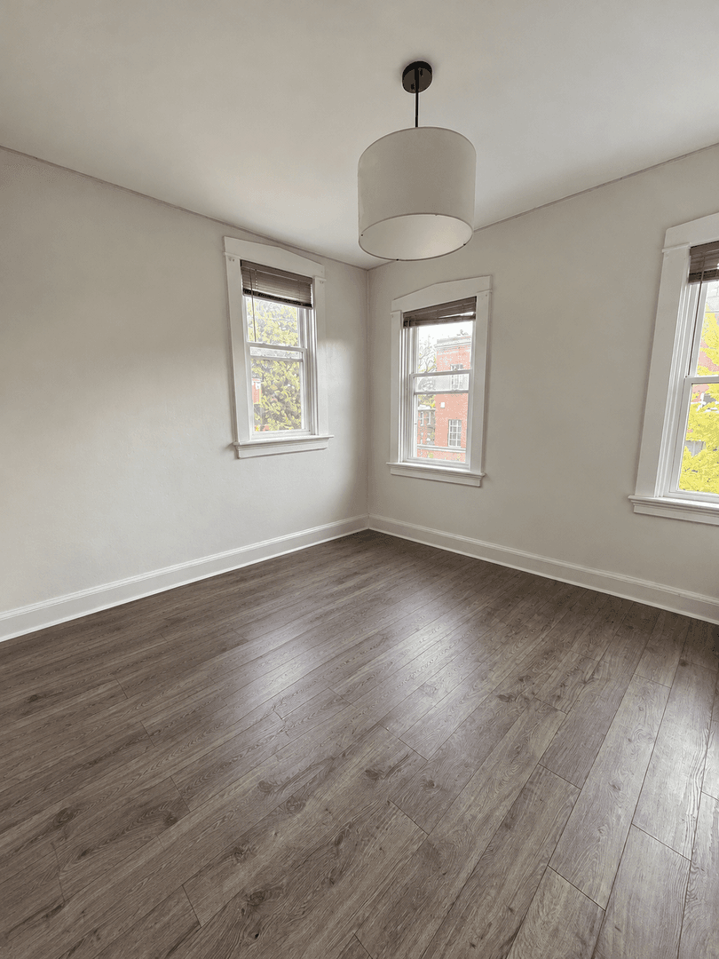 Lancaster Apartment: 322 W James St