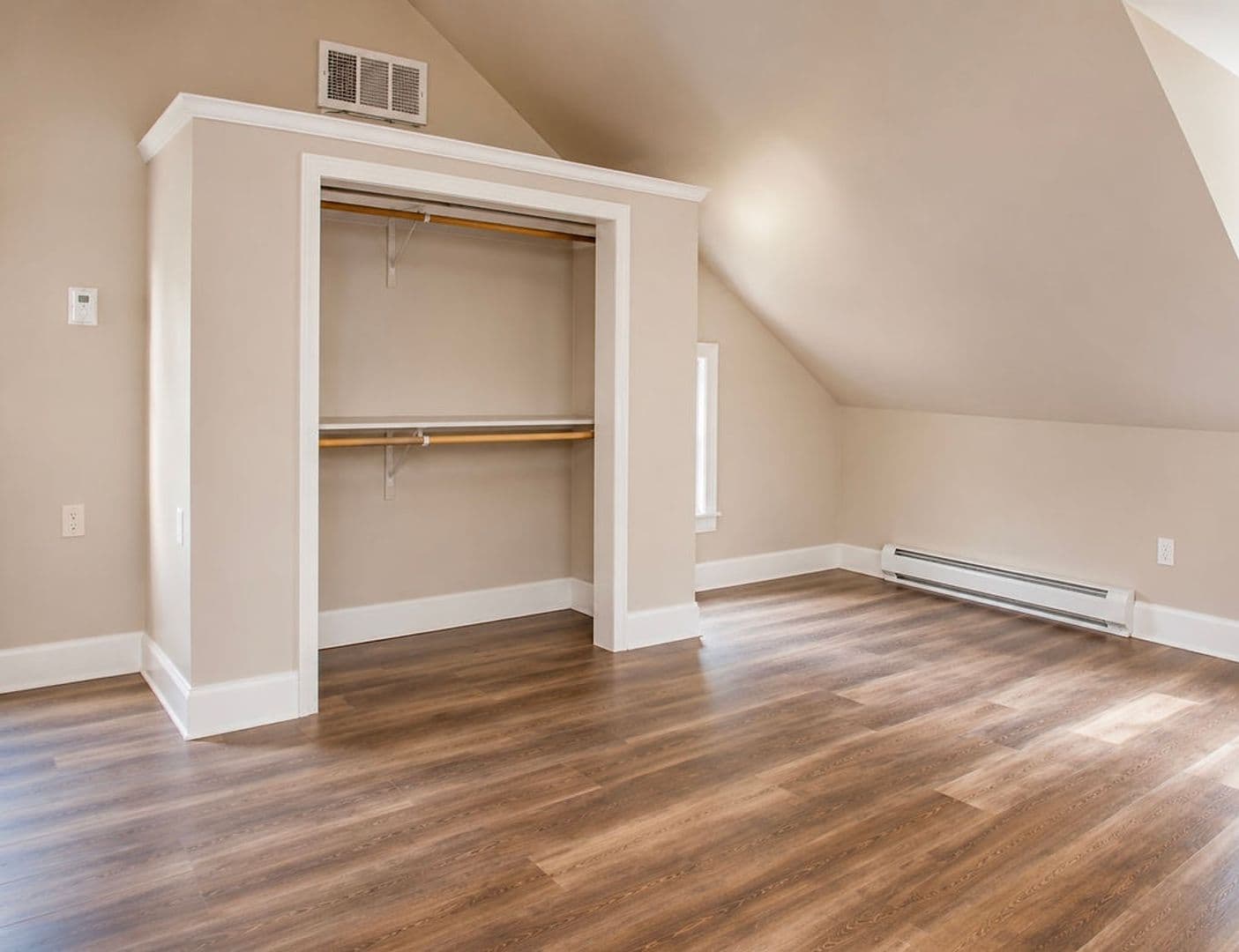 Royalton House: 412 Allen Dr