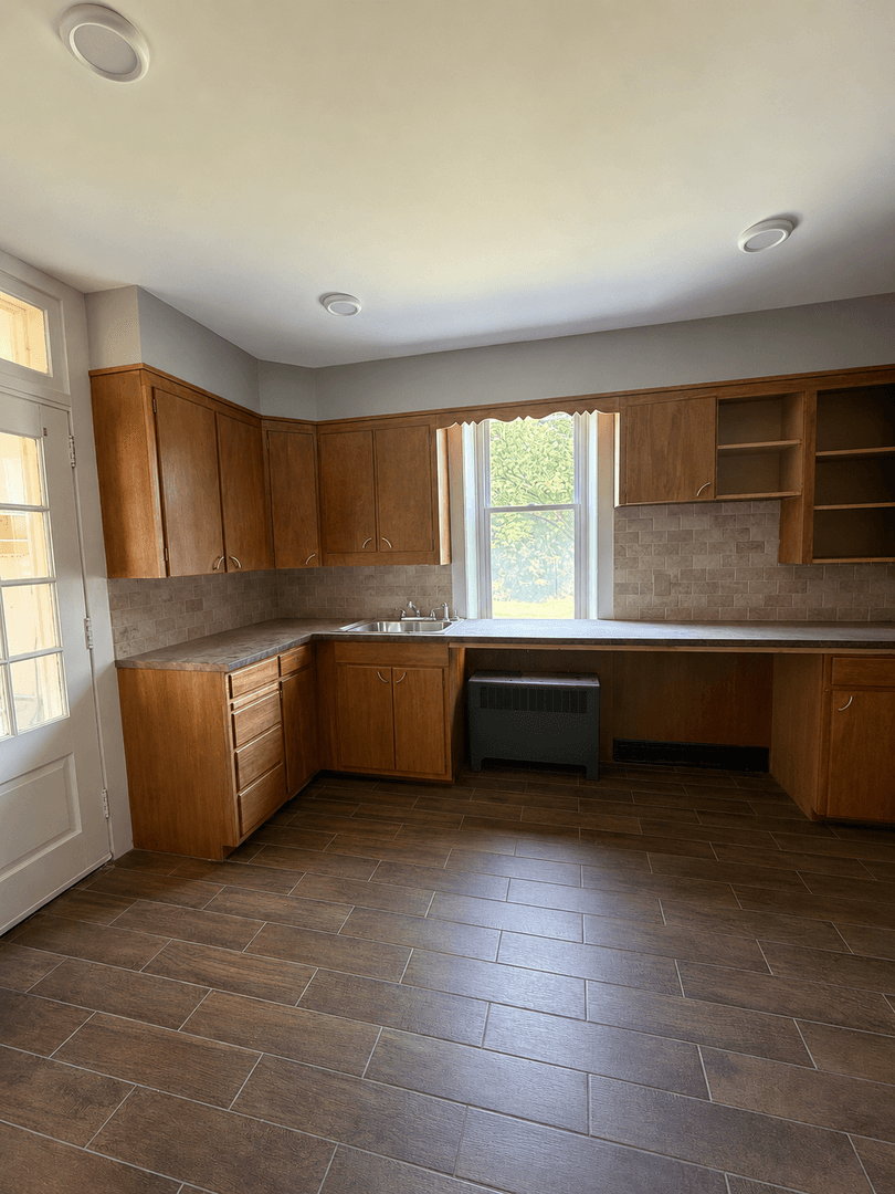 Elizabethtown House: 439 West High Street