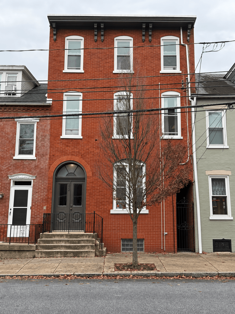 Lancaster Apartment: 322 W James St