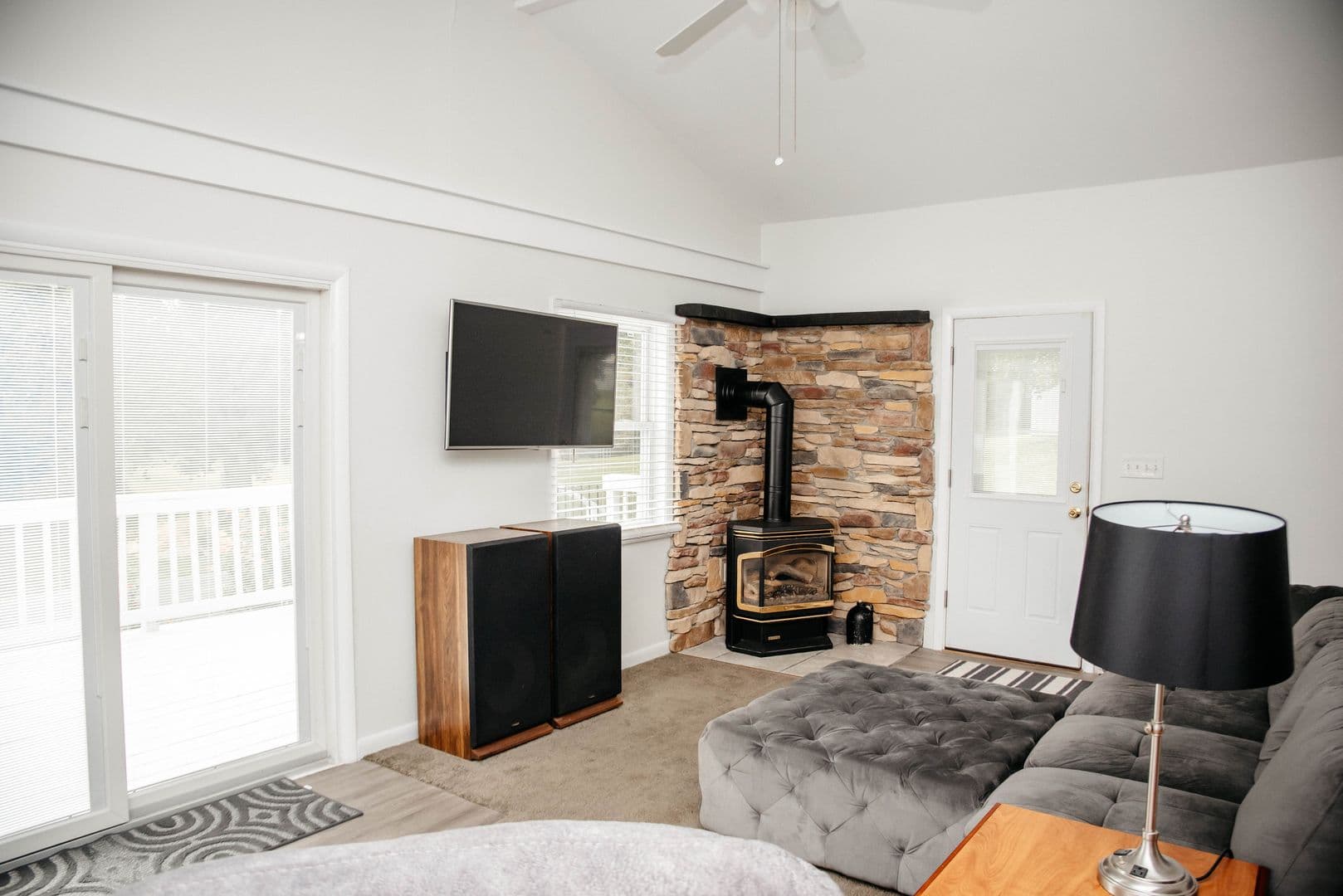 Harrisburg House: 7689 Dove Dr