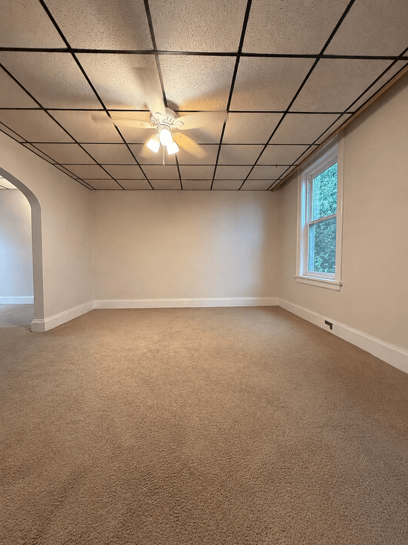 Middletown House: 217 W Water St