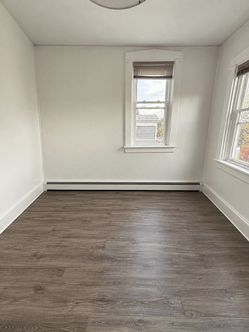 Lancaster Apartment: 322 W James St