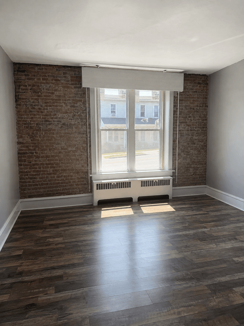 Elizabethtown House: 439 West High Street