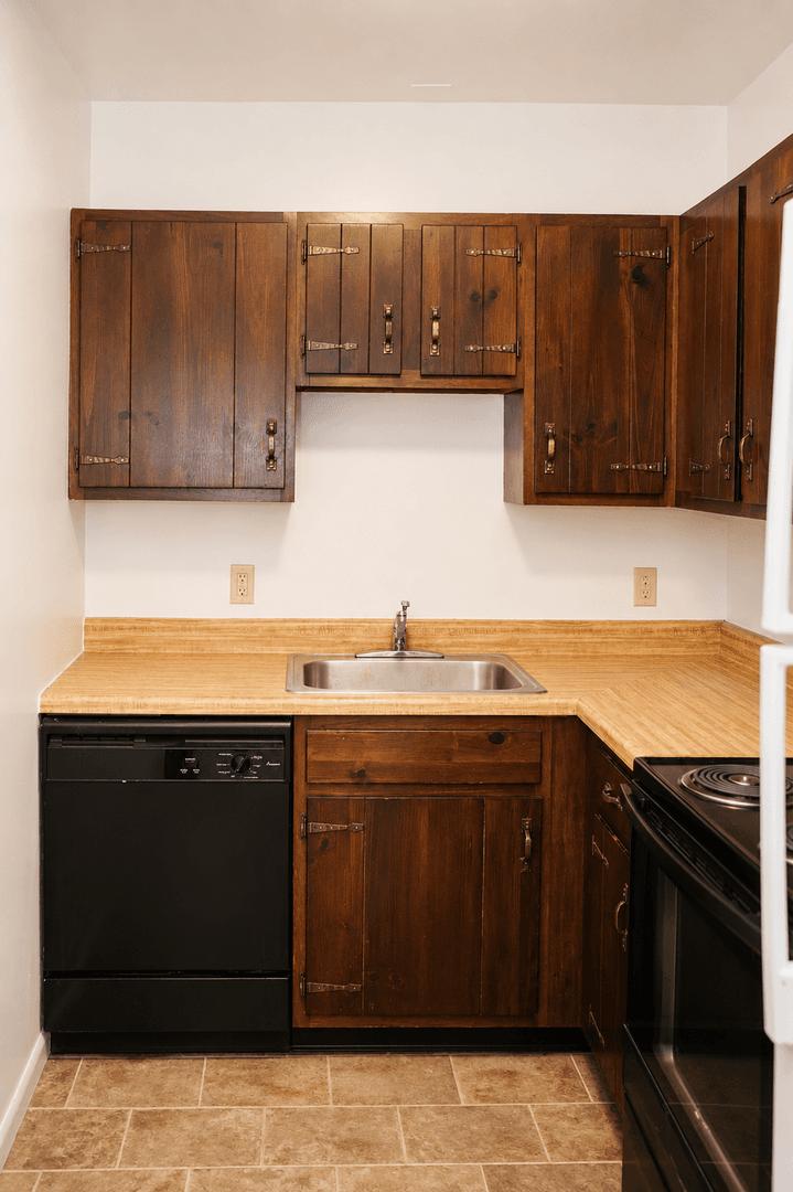 Mount Joy Apartment: 84 E Main St
