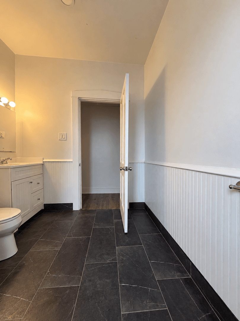 Lancaster Apartment: 322 W James St