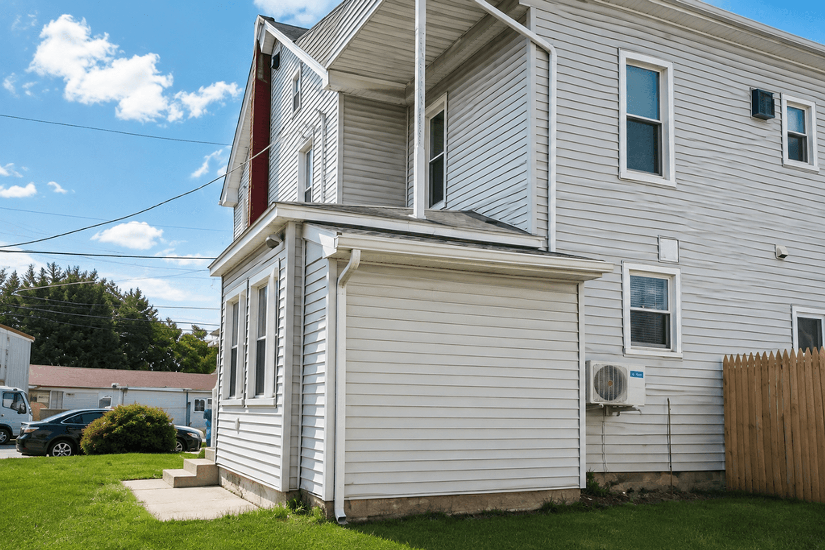 Royalton House: 412 Allen Dr