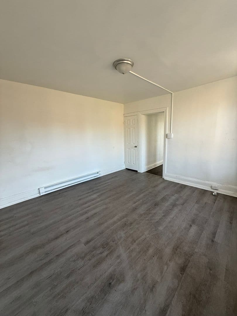 York Apartment: 351 Smyser St