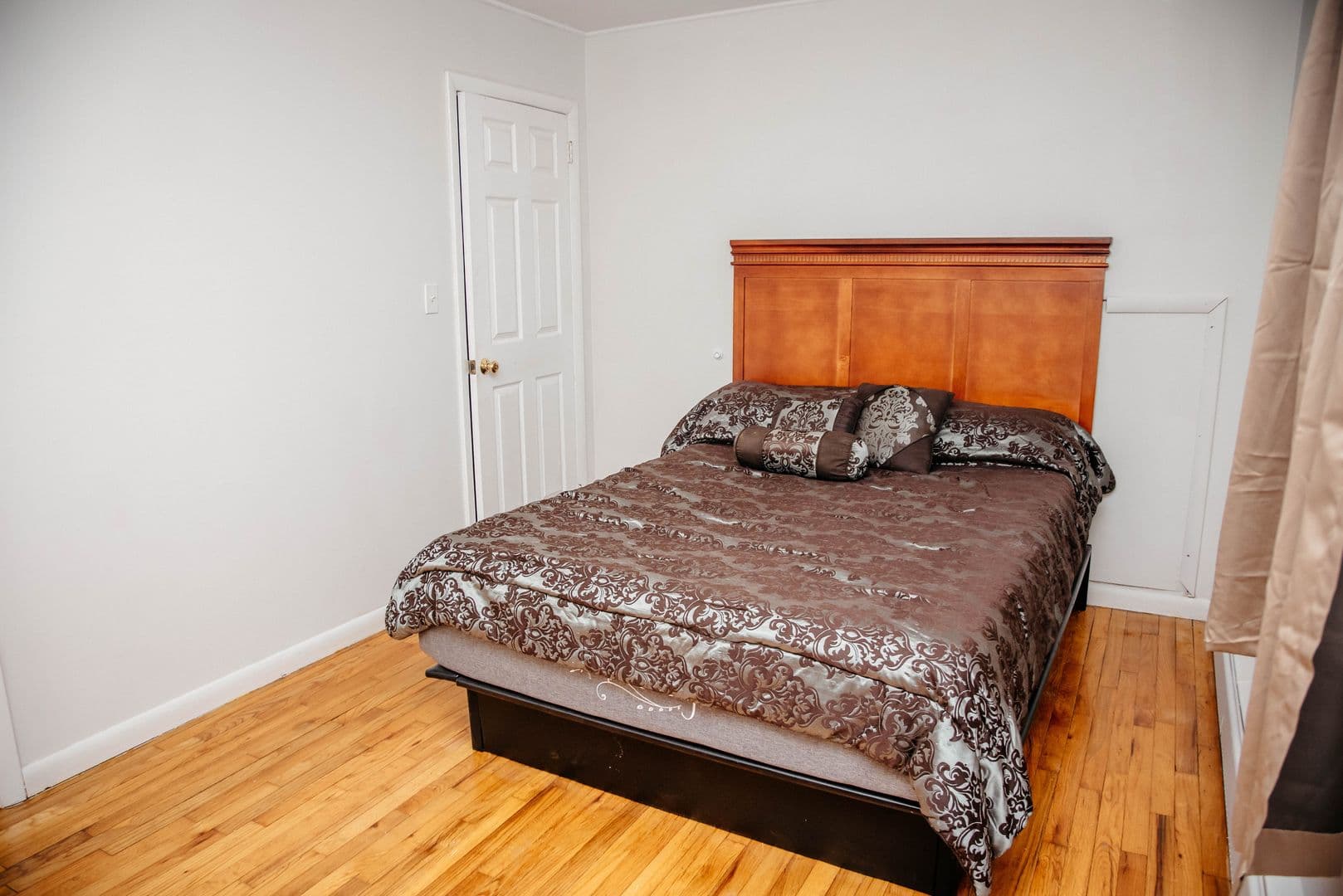 Harrisburg House: 7689 Dove Dr