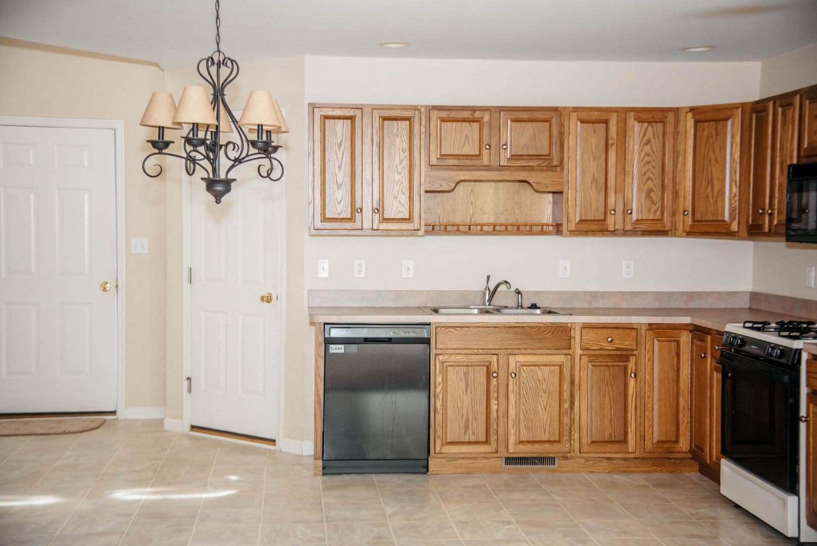 Elizabethtown House: 746 Mount Gretna Rd