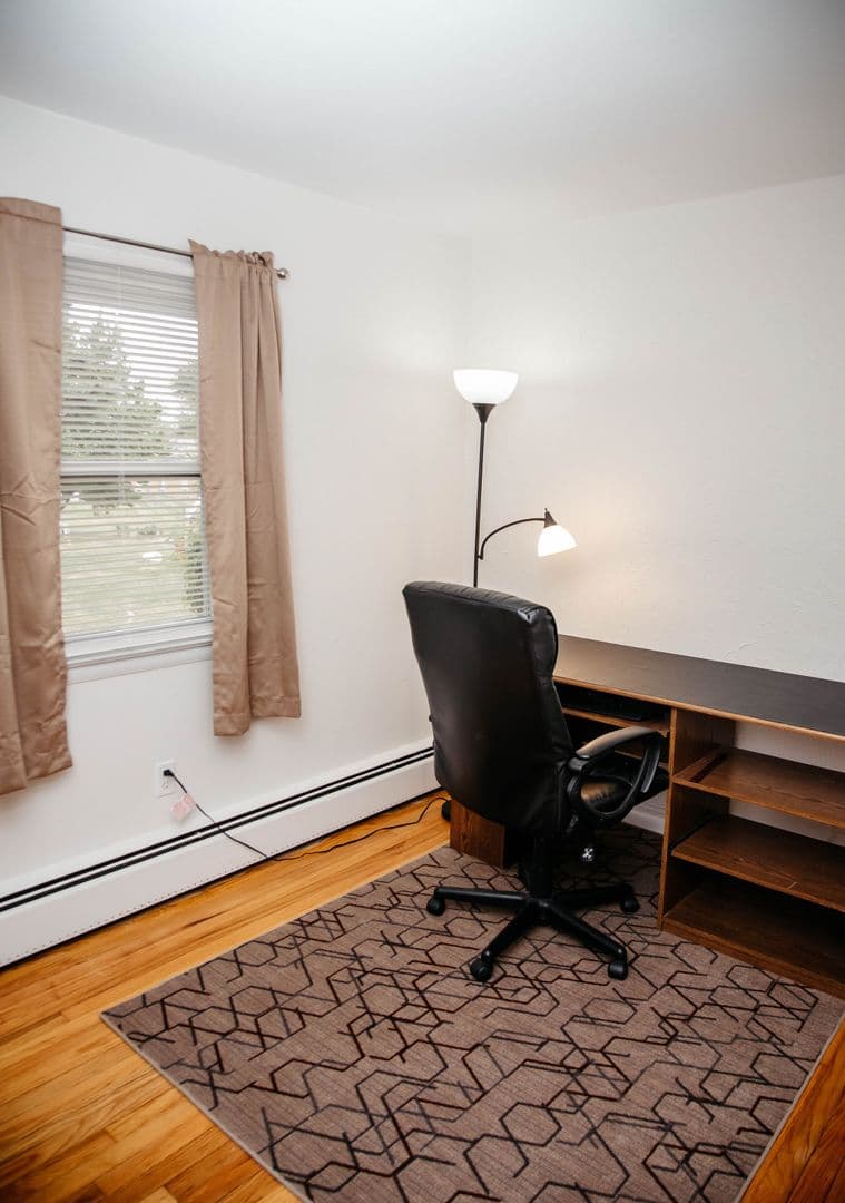 Harrisburg House: 7689 Dove Dr