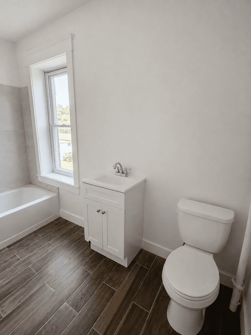 Elizabethtown House: 439 West High Street