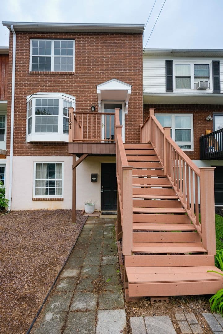 Hershey House: 1421 E Caracas Ave