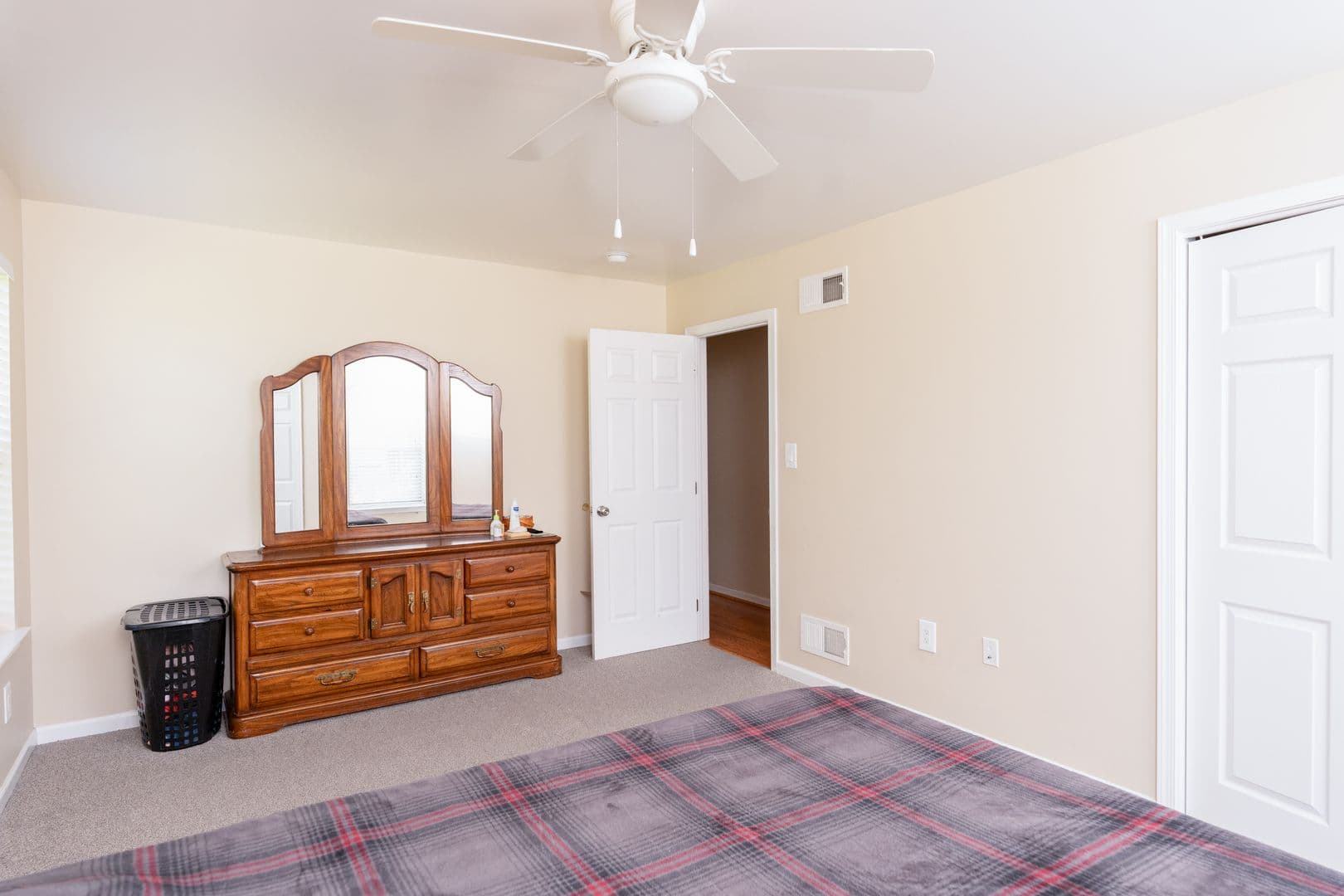 Elizabethtown House: 2072 Sheaffer Rd