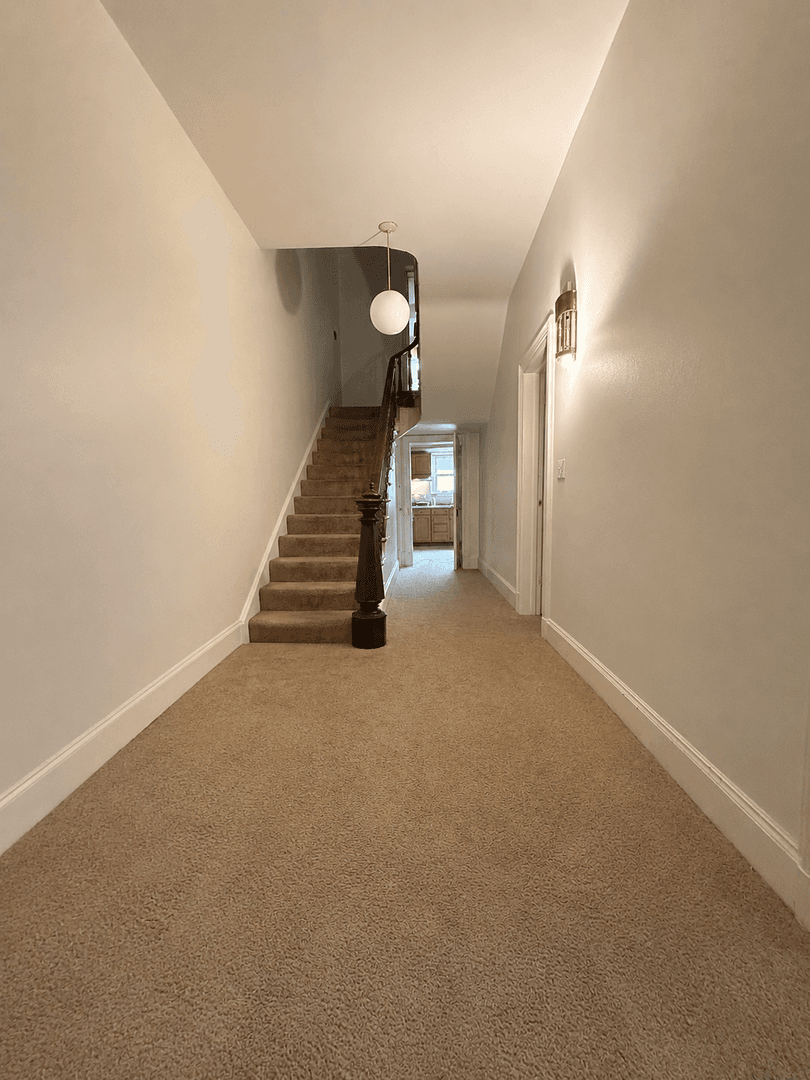 Middletown House: 217 W Water St