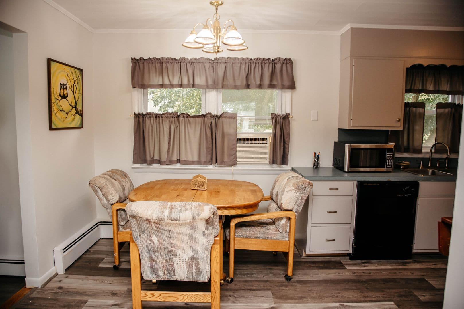 Harrisburg House: 7689 Dove Dr
