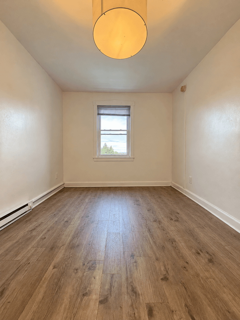 Lancaster Apartment: 322 W James St